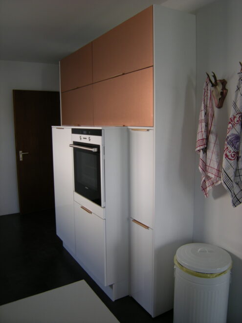 Modifizierte IKEA Standard Küche - Angepasste Elemente und Einpassung in den Raum